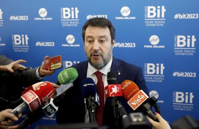 Salvini: «Stop a diesel e benzina dal 2035 è una follia»