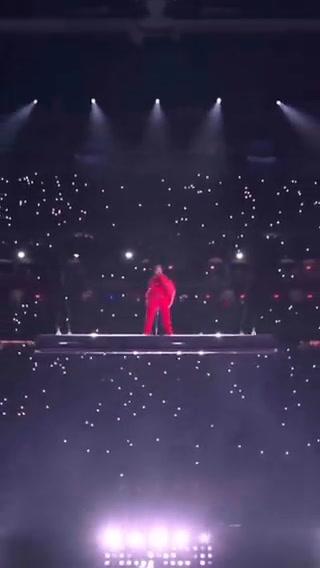 Rihanna incinta la Regina dell’half time Show al Super Bowl