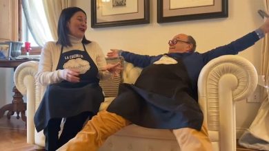 Le pillole di galateo di Petra e Carlo: come si sta in poltrona