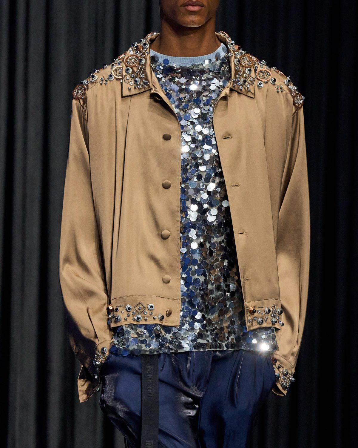 Galleria foto 'Moda: quel giubbino unico, fra formalità e attitudine sportiva' - foto 7