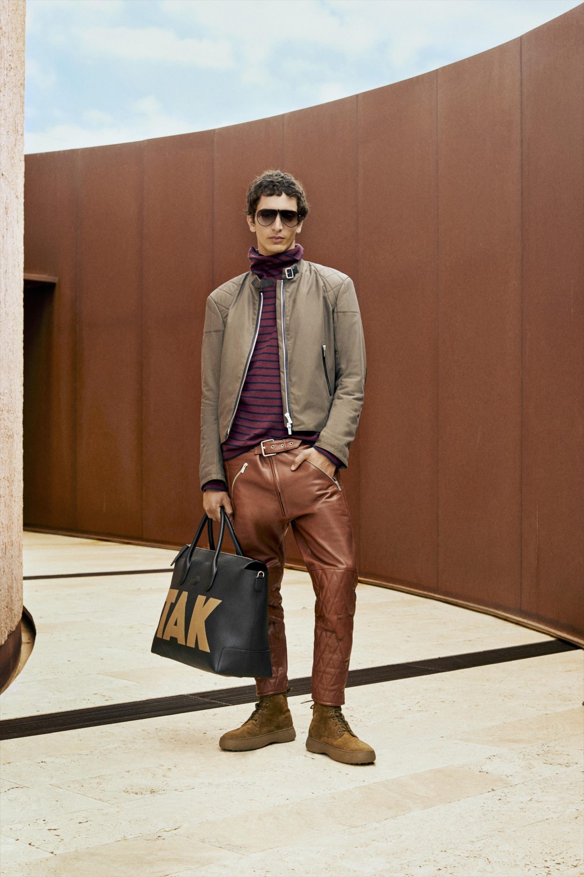 Galleria foto 'Moda: quel giubbino unico, fra formalità e attitudine sportiva' - foto 3