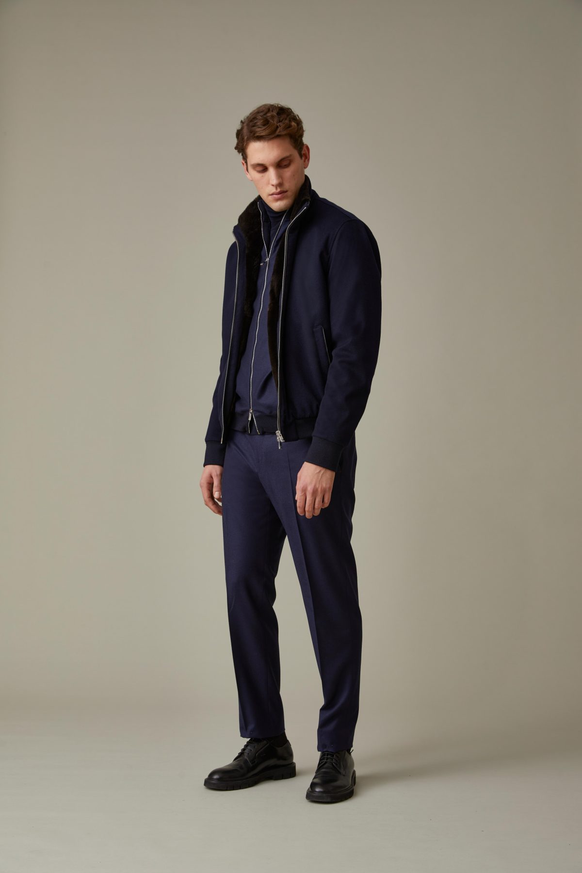 Galleria foto 'Moda: quel giubbino unico, fra formalità e attitudine sportiva' - foto 17