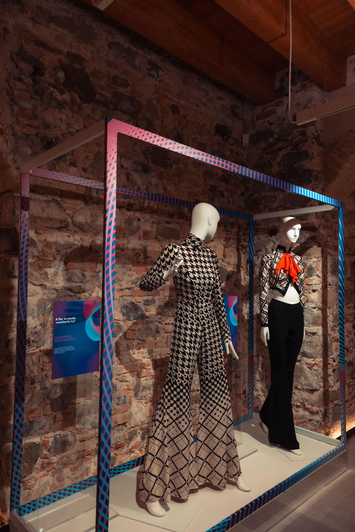 Galleria foto 'Gli abiti di Raffaella Carrà in mostra a Sanremo' - foto 9