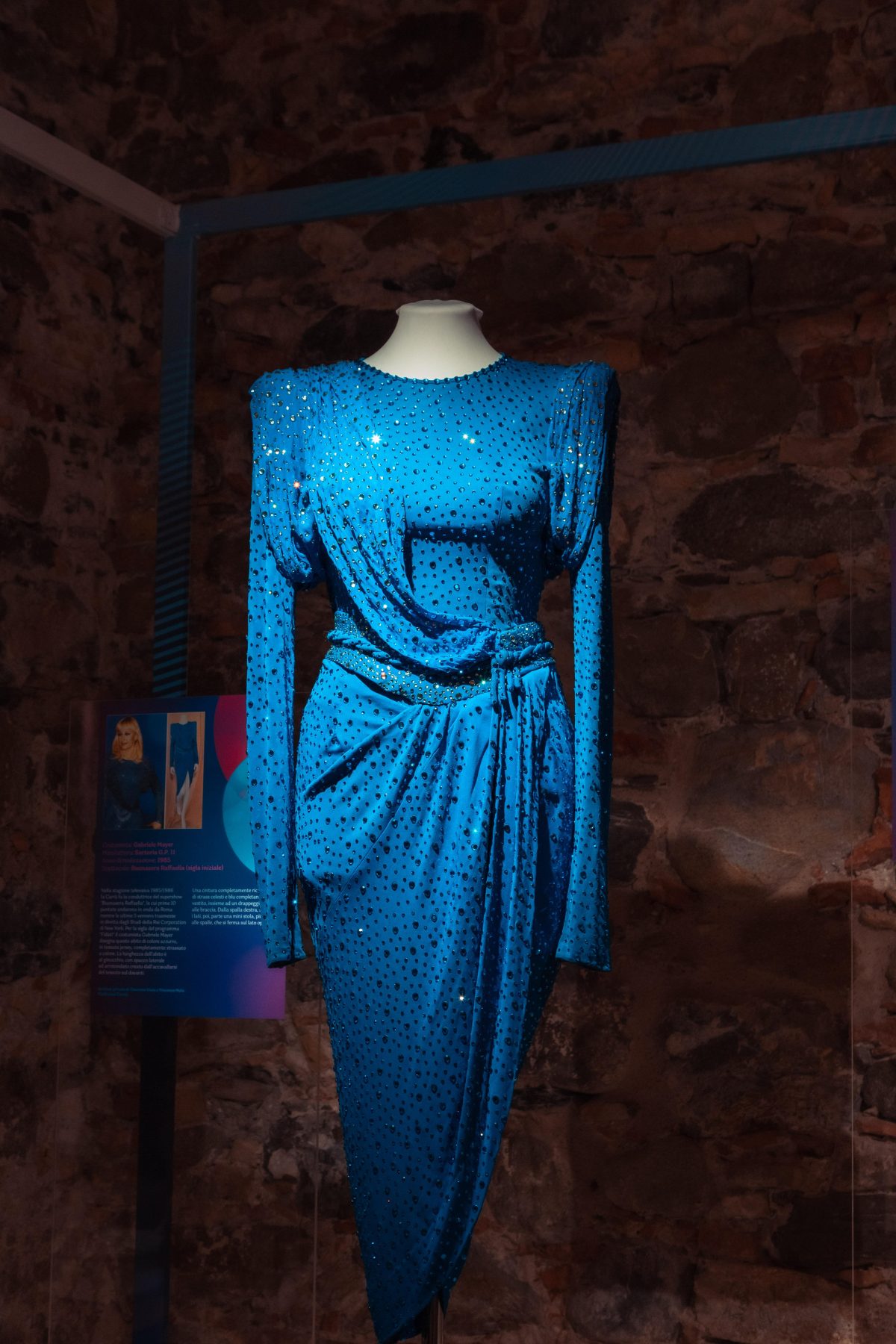 Galleria foto 'Gli abiti di Raffaella Carrà in mostra a Sanremo' - foto 5