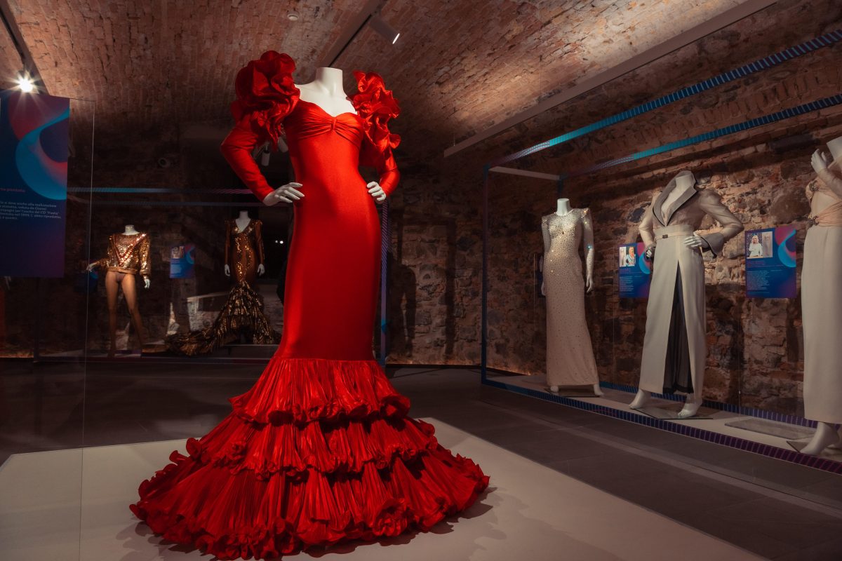 Galleria foto 'Gli abiti di Raffaella Carrà in mostra a Sanremo' - foto 11