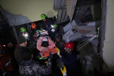 Terremoto Turchia-Siria: oltre 21.000 morti. Salvataggi ancora in corso