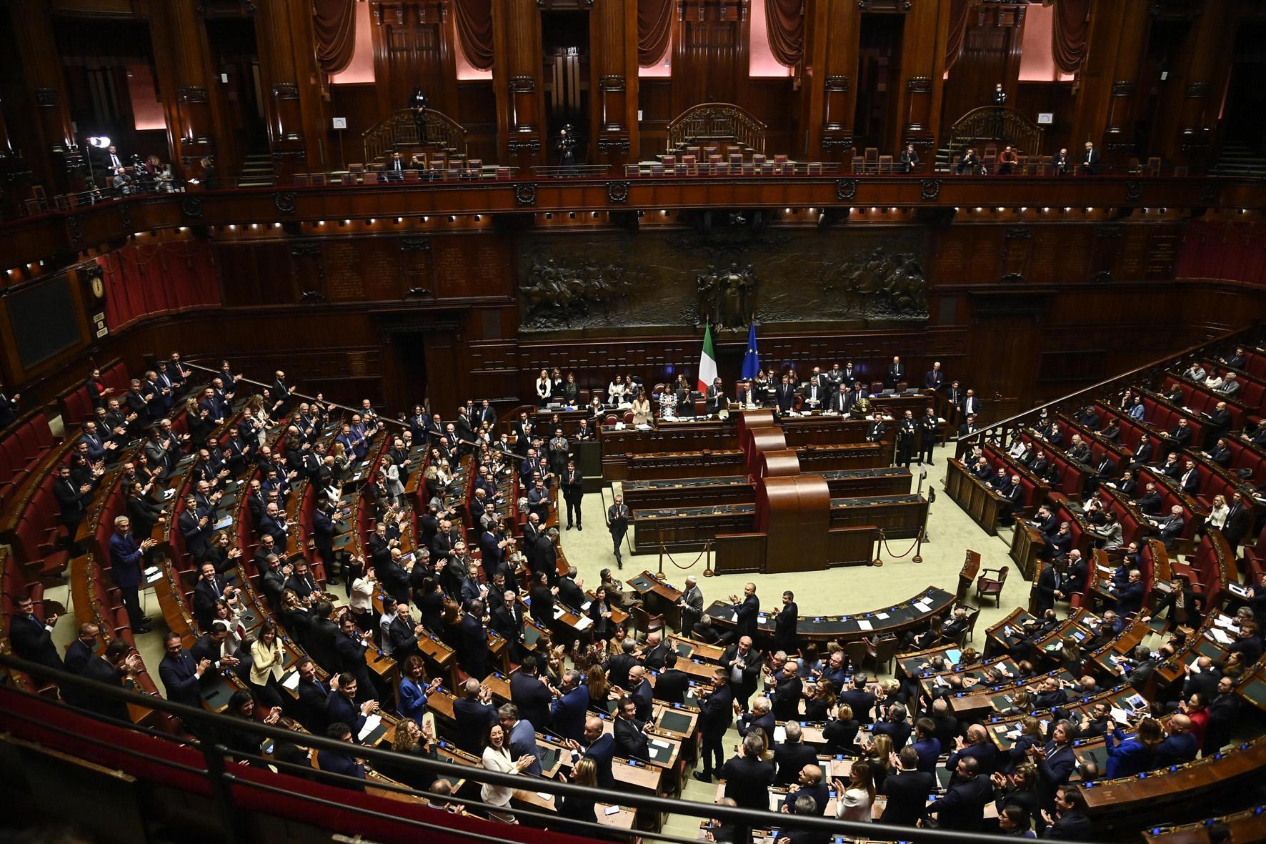 Finanziamenti alla politica e contributi senza nome