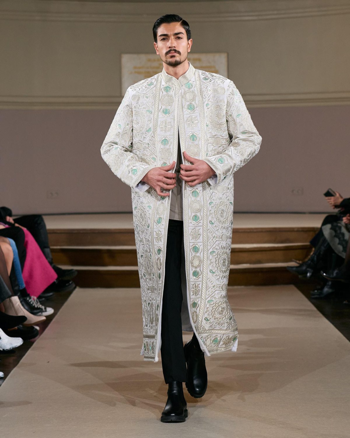 Galleria foto 'La moda orientale sbarca a Parigi' - foto 3