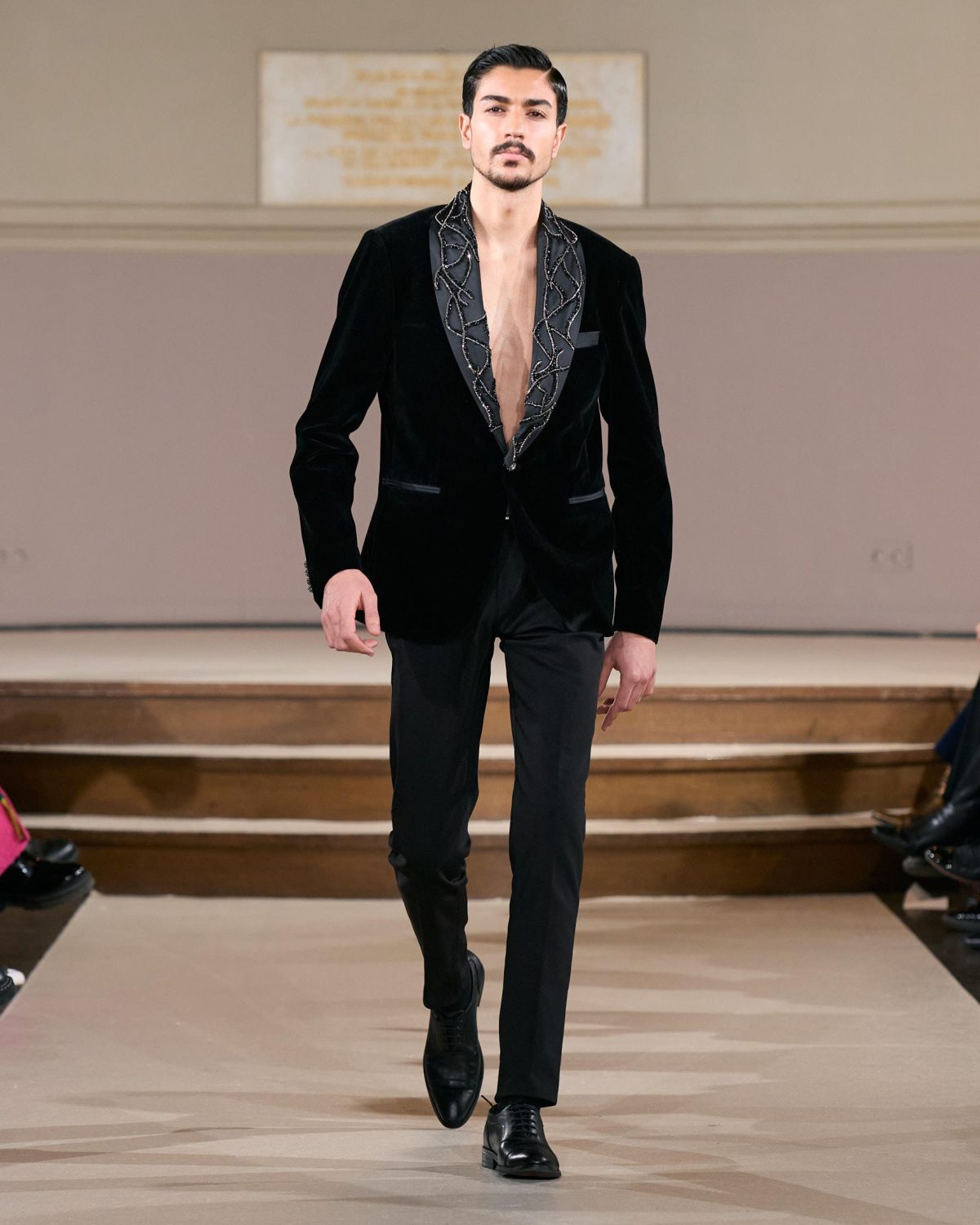 Galleria foto 'La moda orientale sbarca a Parigi' - foto 6