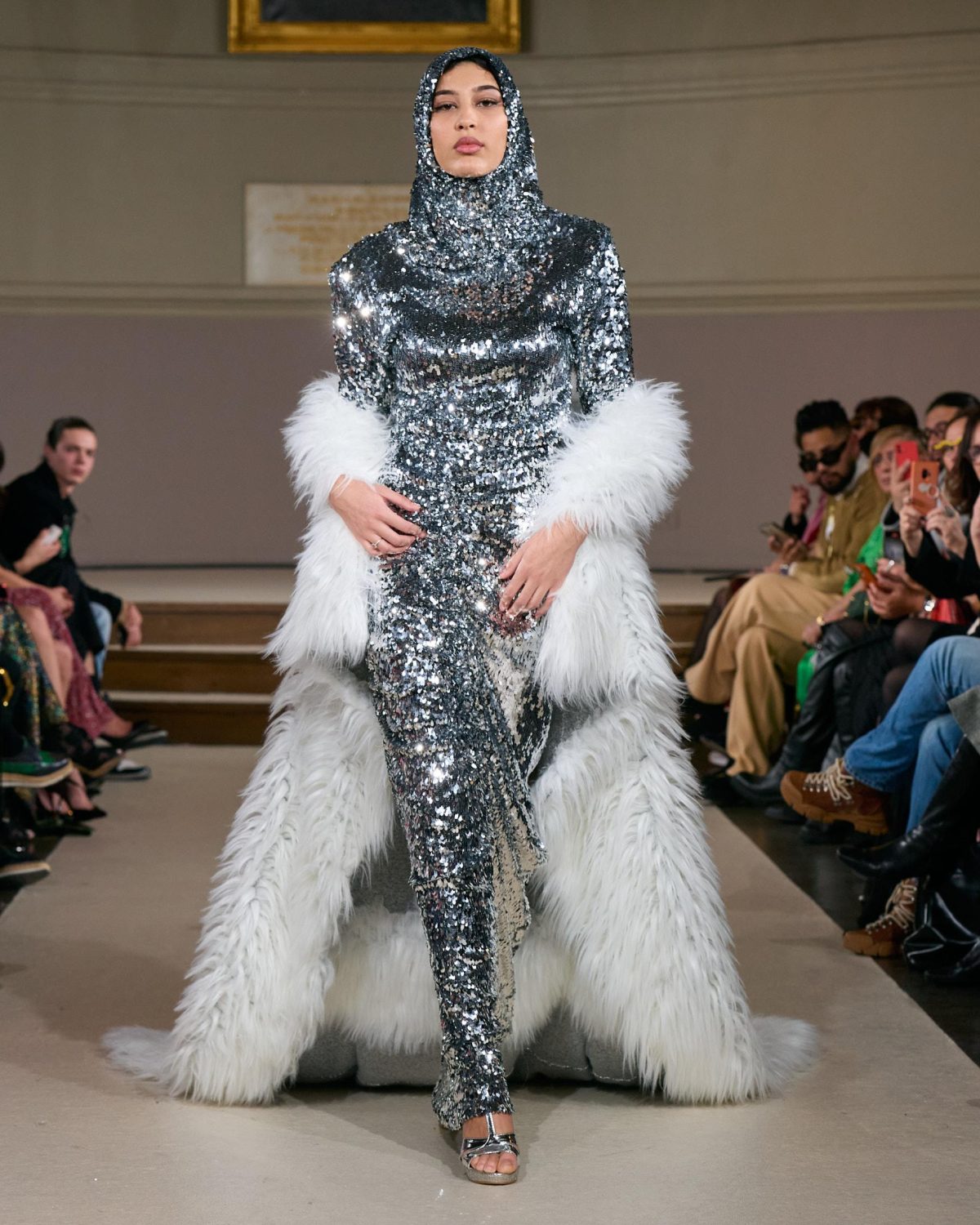 Galleria foto 'La moda orientale sbarca a Parigi' - foto 7