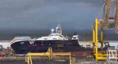 Edinburgo; nave si ribalta al porto, 25 feriti | video