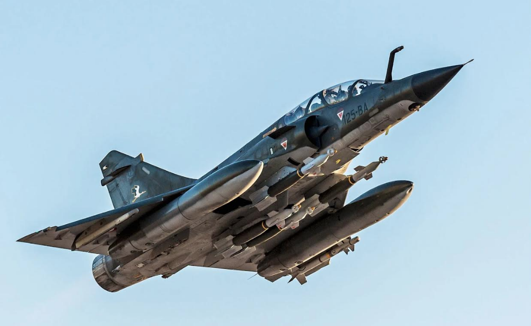 Addestramento ai Mirage o corsi di sopravvivenza, il mistero dei militari ucraini a Parigi Addestramento ai Mirage o corsi di sopravvivenza, il mistero dei militari ucraini a Parigi