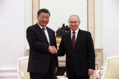 Putin si lega a Xi Jinping dato che, solo e debole, non ha alternative