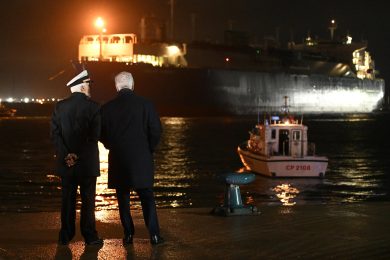 Il primo rigassificatore arrivato a Piombino