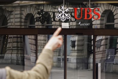 Ubs compa Credit Suisse per 2 mld (+100 mld di liquidità)