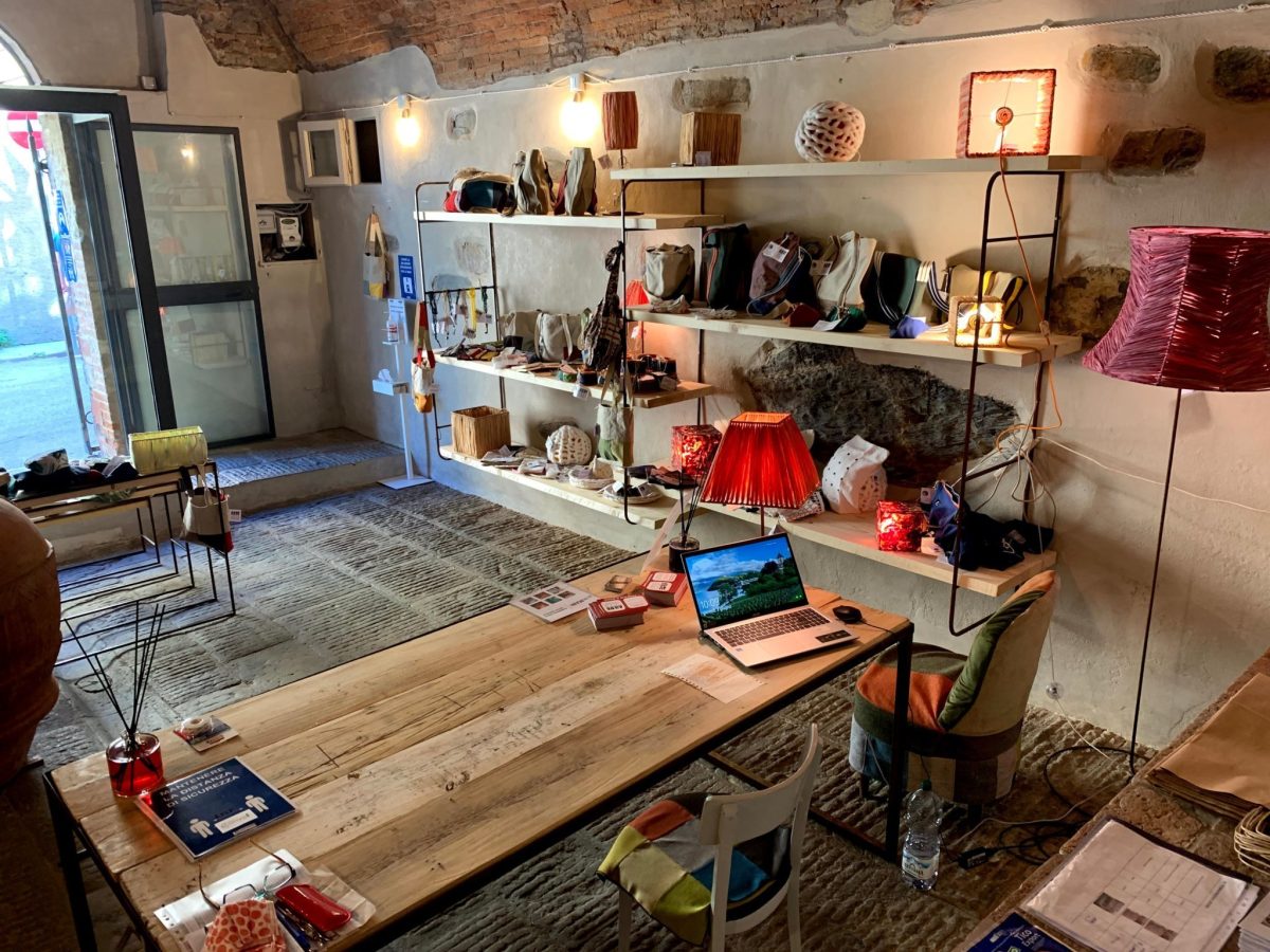 Galleria foto 'Riapre il laboratorio artigiano AltreMani' - foto 3