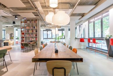 Tra spazio coworking, bistrot, terrazza ed eventi: alla scoperta di Open