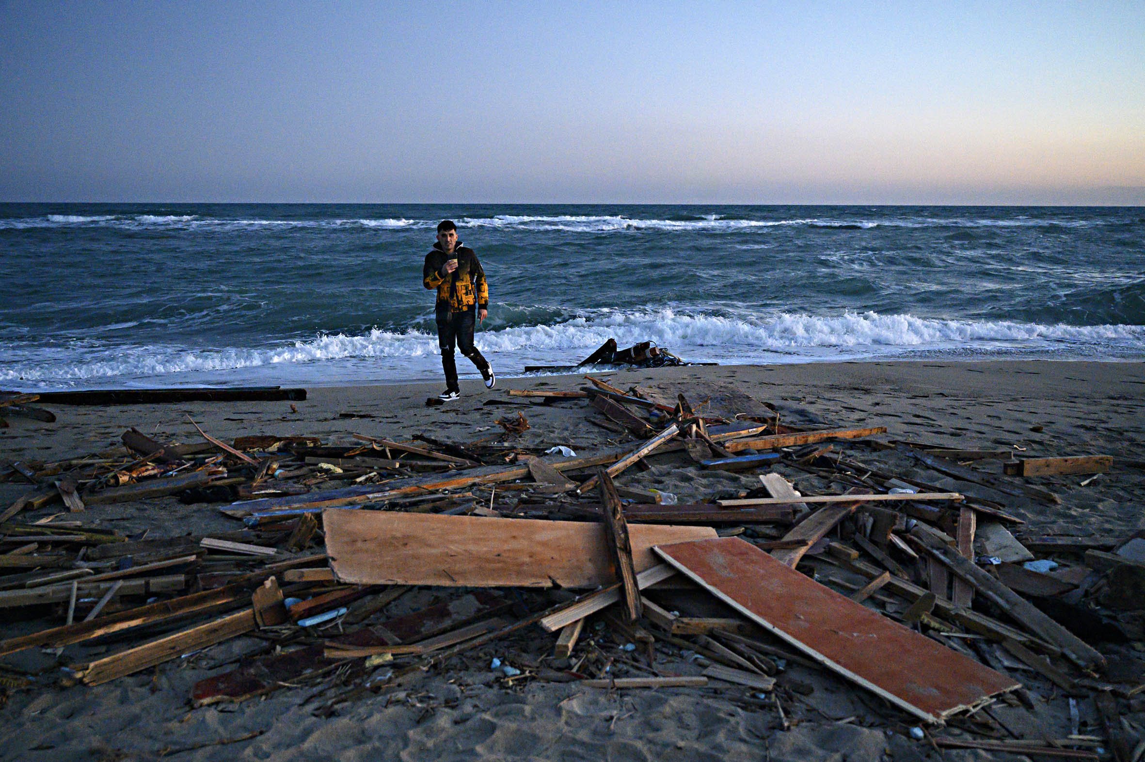Usare i morti in mare per colpire i vivi Usare i morti in mare per colpire i vivi