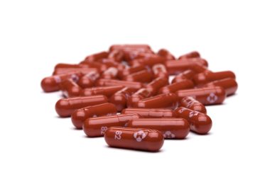 Il Molnupiravir non funziona contro il covid, e noi abbiamo comprato confezioni per 55 mln di euro
