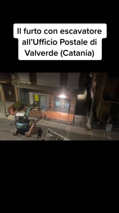 Il clamoroso furto con ruspa del Postamat | video
