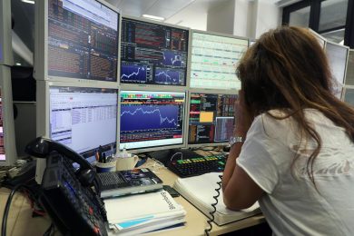 Borse stabili in apertura dopo il crollo di ieri