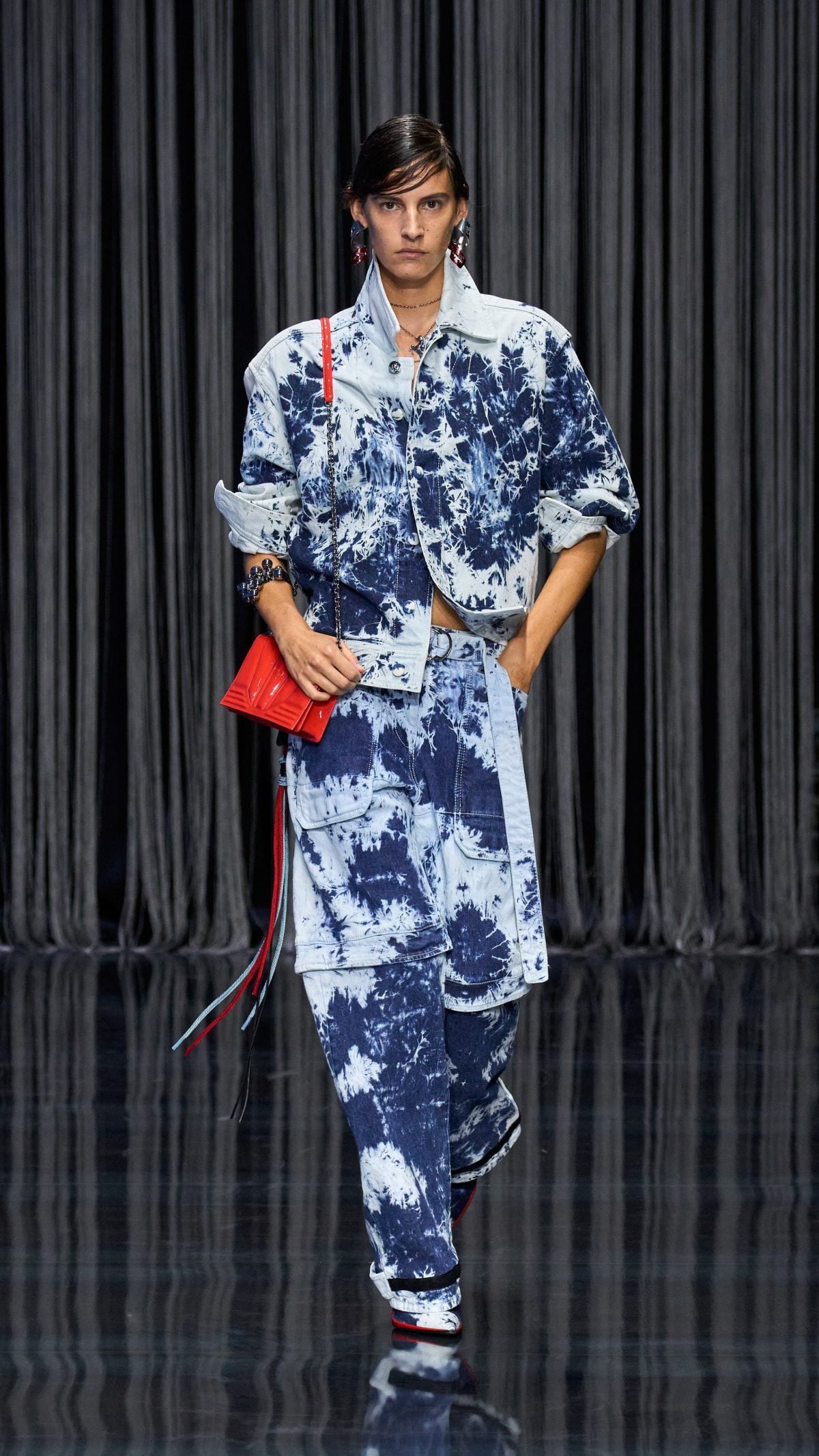 Galleria foto 'Il ritorno del denim «grunge», in chiave couture' - foto 38