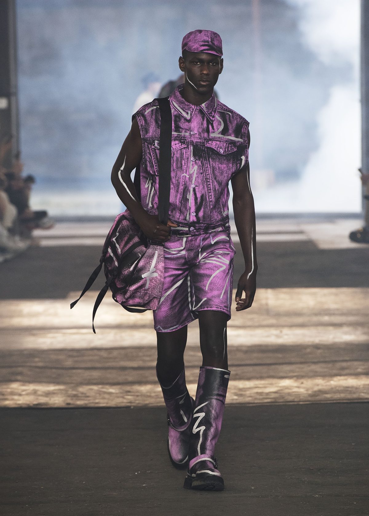 Galleria foto 'Il ritorno del denim «grunge», in chiave couture' - foto 35