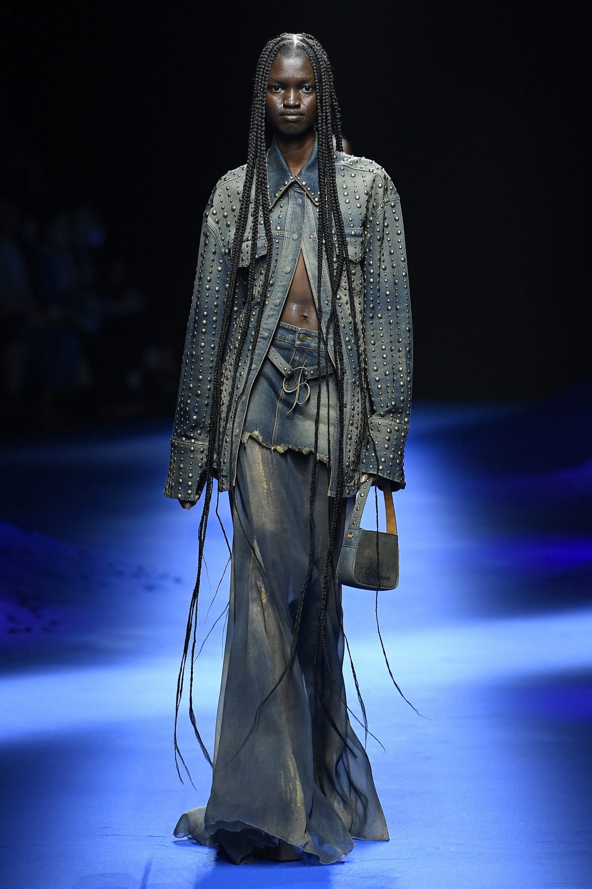 Galleria foto 'Il ritorno del denim «grunge», in chiave couture' - foto 30