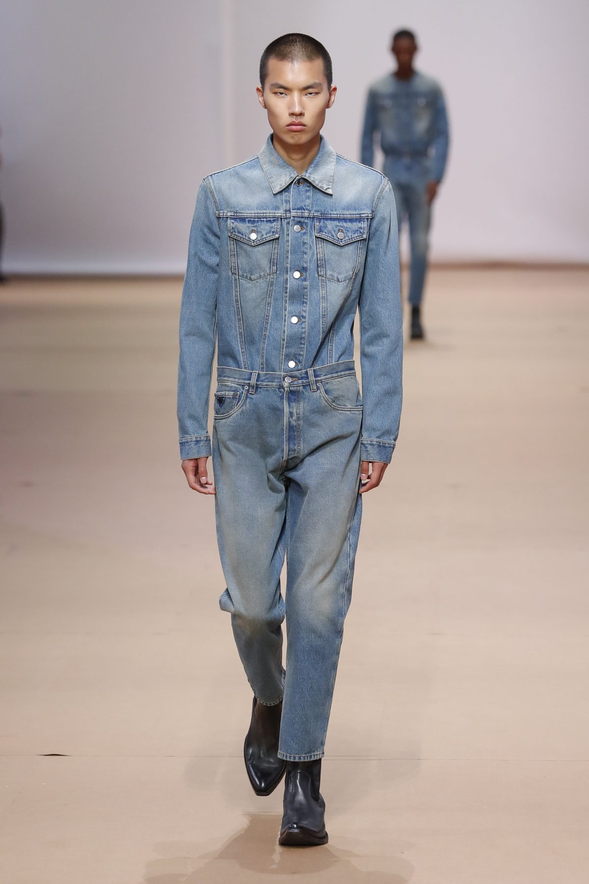 Galleria foto 'Il ritorno del denim «grunge», in chiave couture' - foto 44