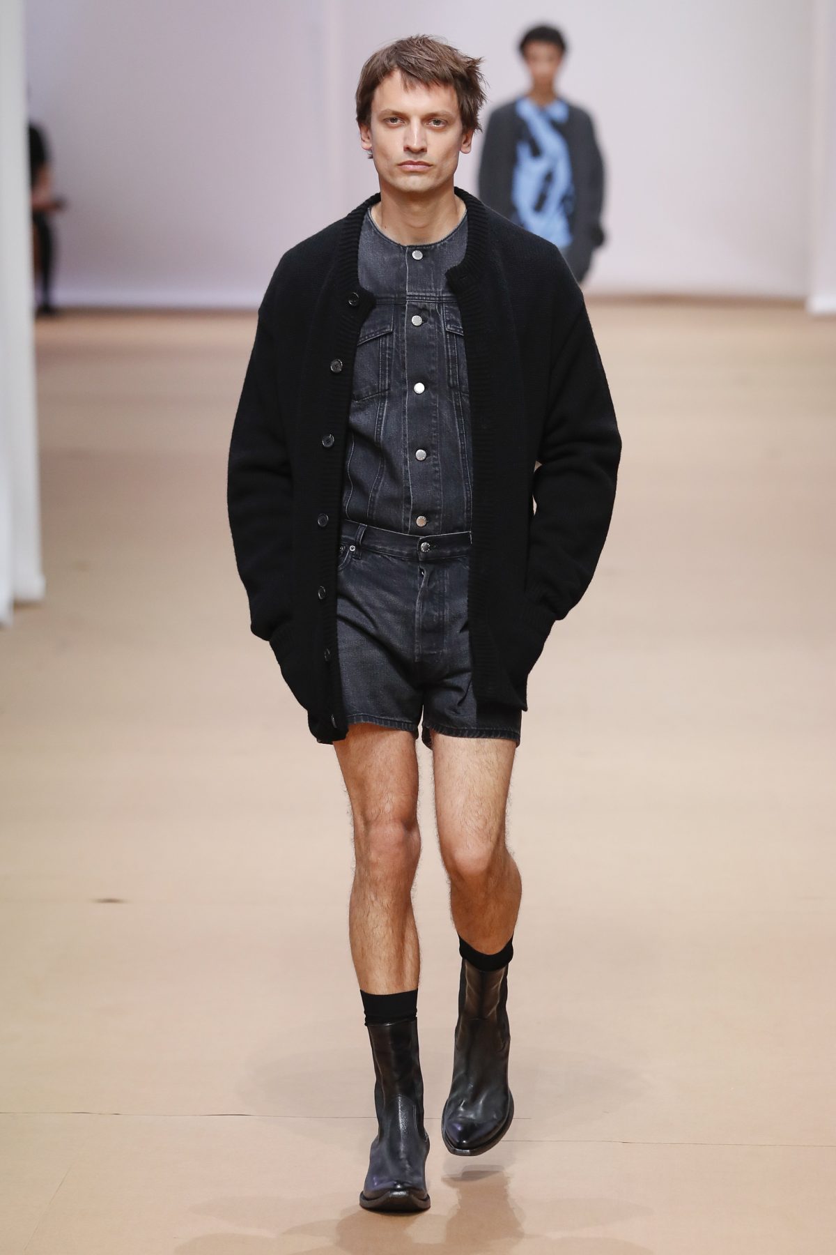 Galleria foto 'Il ritorno del denim «grunge», in chiave couture' - foto 29