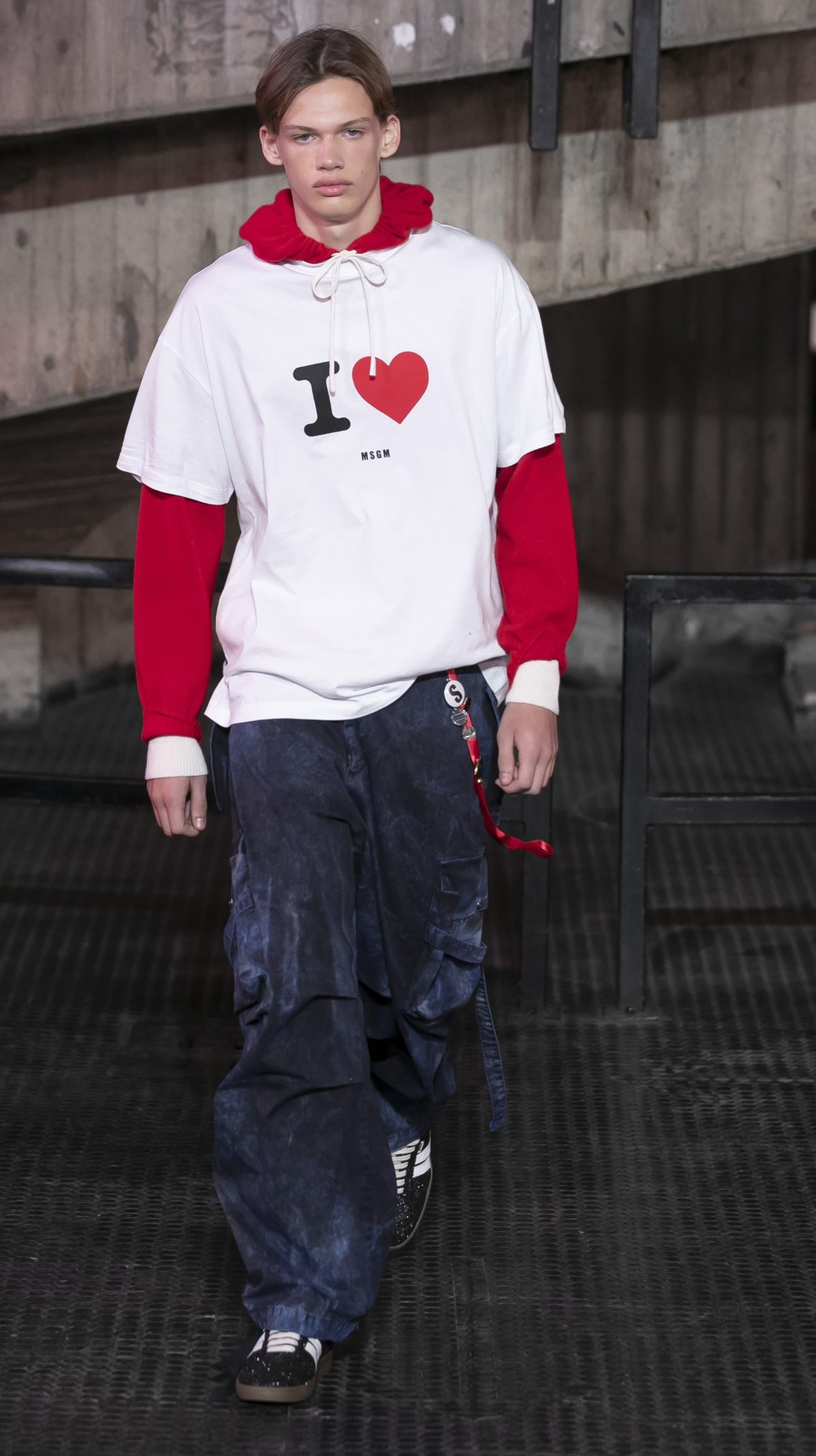 Galleria foto 'Il ritorno del denim «grunge», in chiave couture' - foto 5