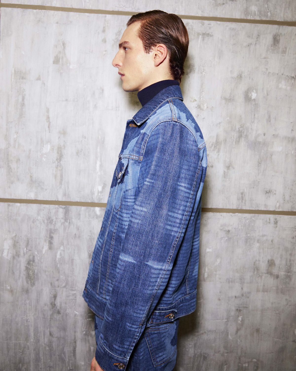 Galleria foto 'Il ritorno del denim «grunge», in chiave couture' - foto 4