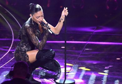 Sanremo un mese dopo: le canzoni del Festival dominano ancora le classifiche