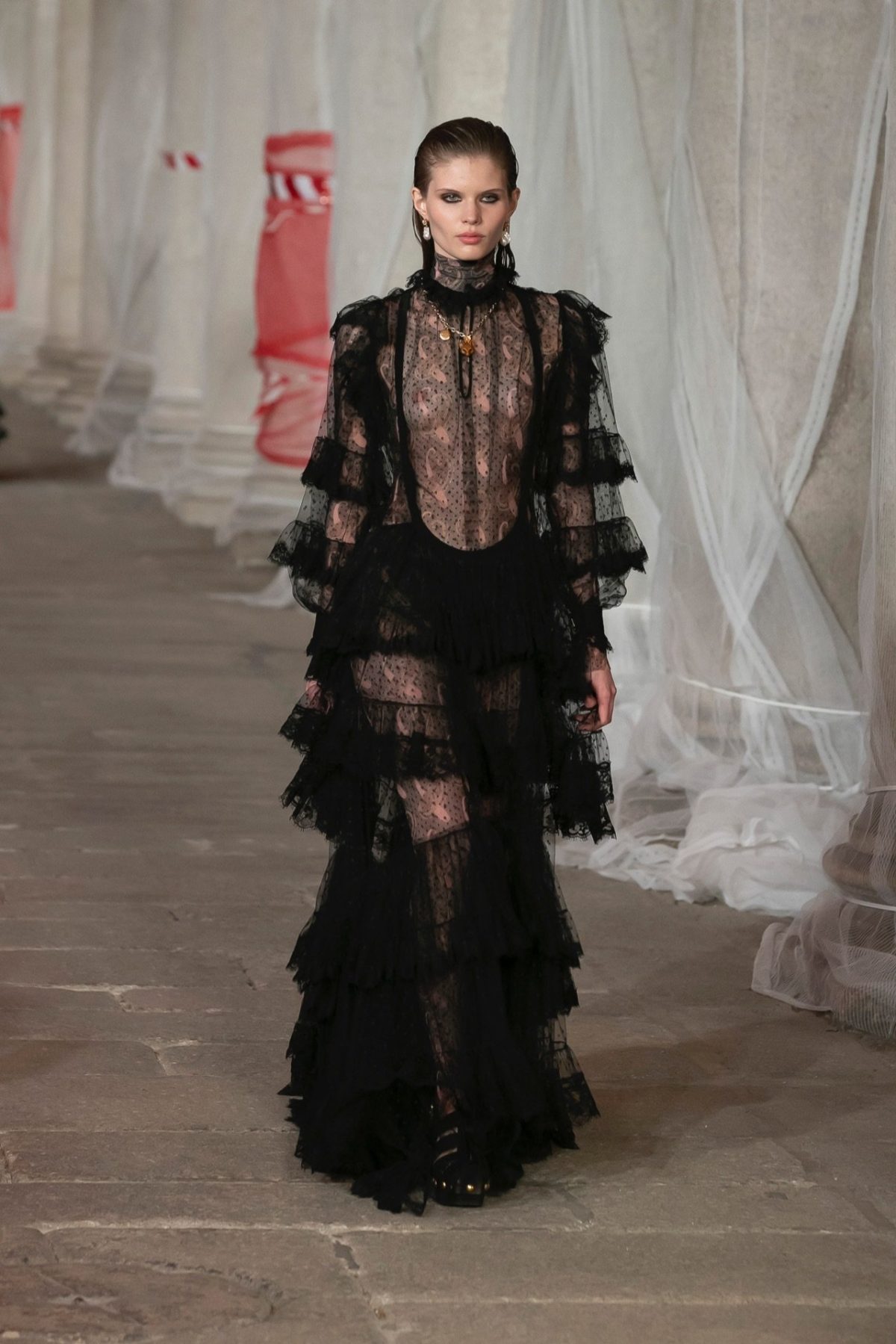 Galleria foto 'Moda: l’erotismo non esibito è il più affascinante' - foto 24