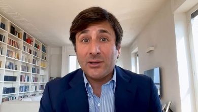 Elly Schlein la camaleonte