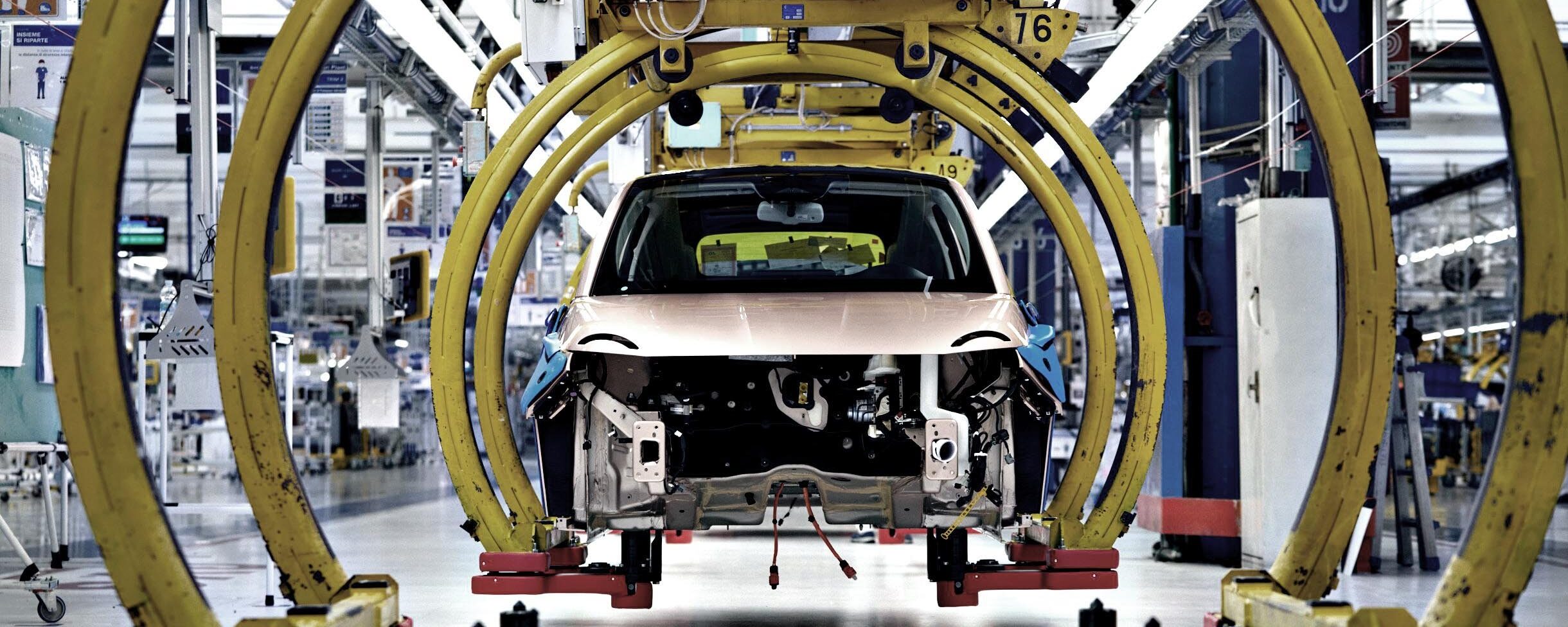 Fotografia dei 25 anni che hanno rivoluzionato l’auto. E distrutto la Fiat