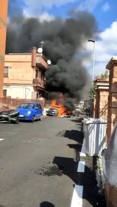 Scontro tra due ultraleggeri a Guidonia. Morti i piloti | video