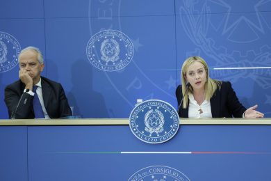 Strage migranti, Meloni: «Troppi errori, troppe leggerezze» e convoca Piantedosi