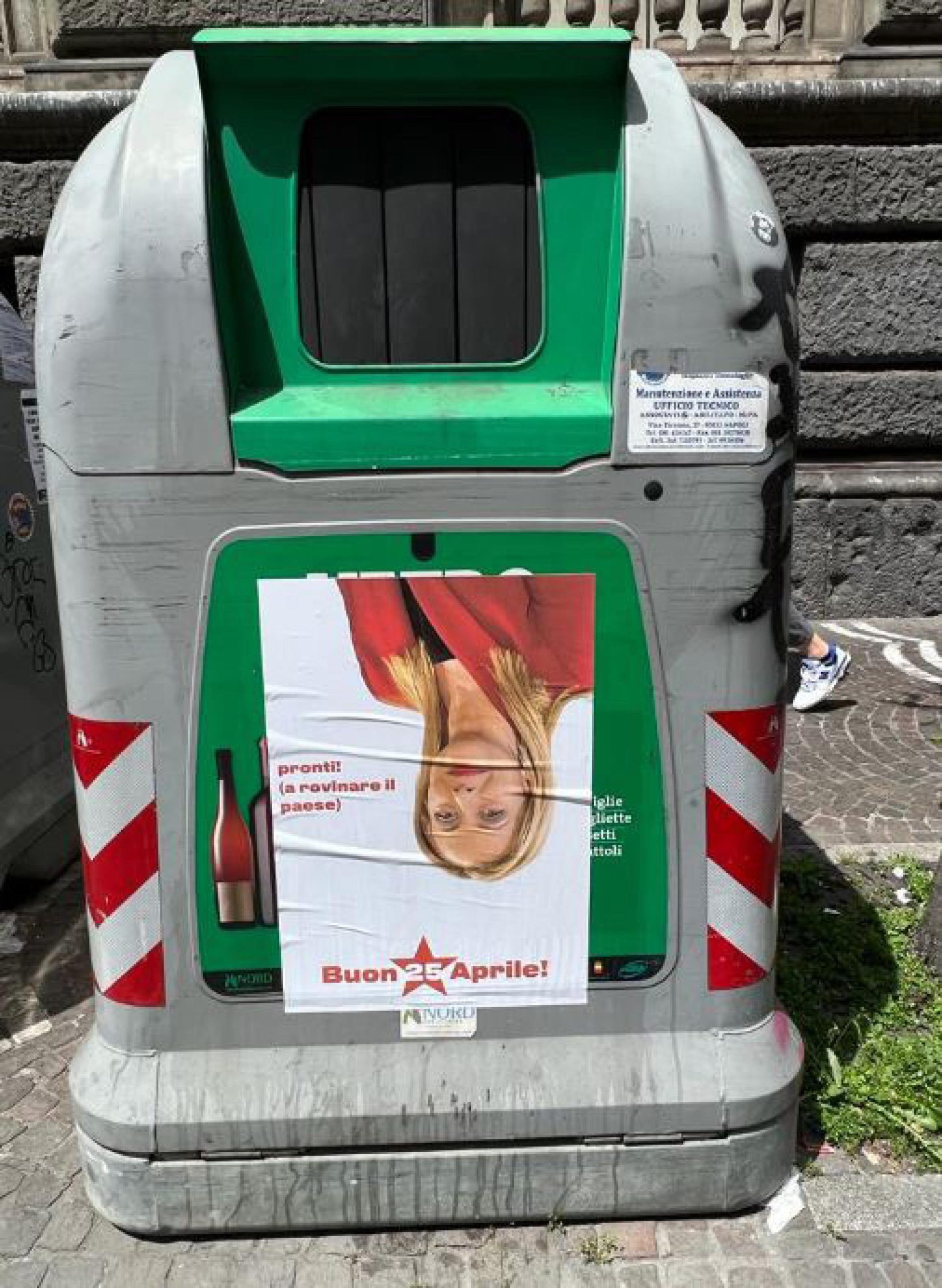 L’unità nazionale del 25 aprile con la Meloni a testa in giù