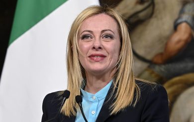 Toh, guarda. La Cnn elogia la Meloni e inguaia la sinistra