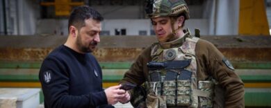 I bellicisti da salotto scendano dal divano