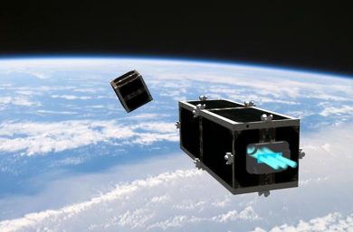 Troppi costi e spazzatura spaziale, servono satelliti riciclabili