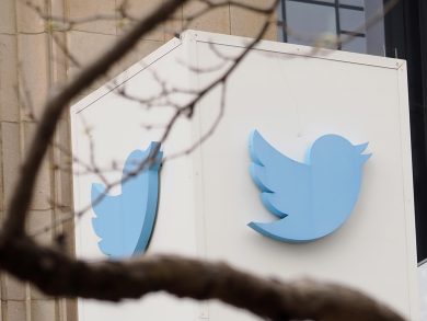 Twitter, rimosse le spunte blu dai profili che non hanno pagato