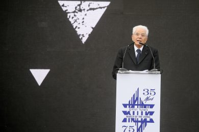 Mattarella ad Auschwitz: «Regimi fascisti complici dell’orrore»