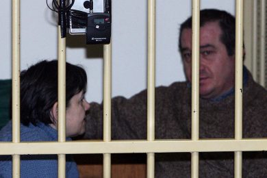 Le prove contro Olindo e Rosa; i dubbi dell’inchiesta che potrebbe riaprirsi