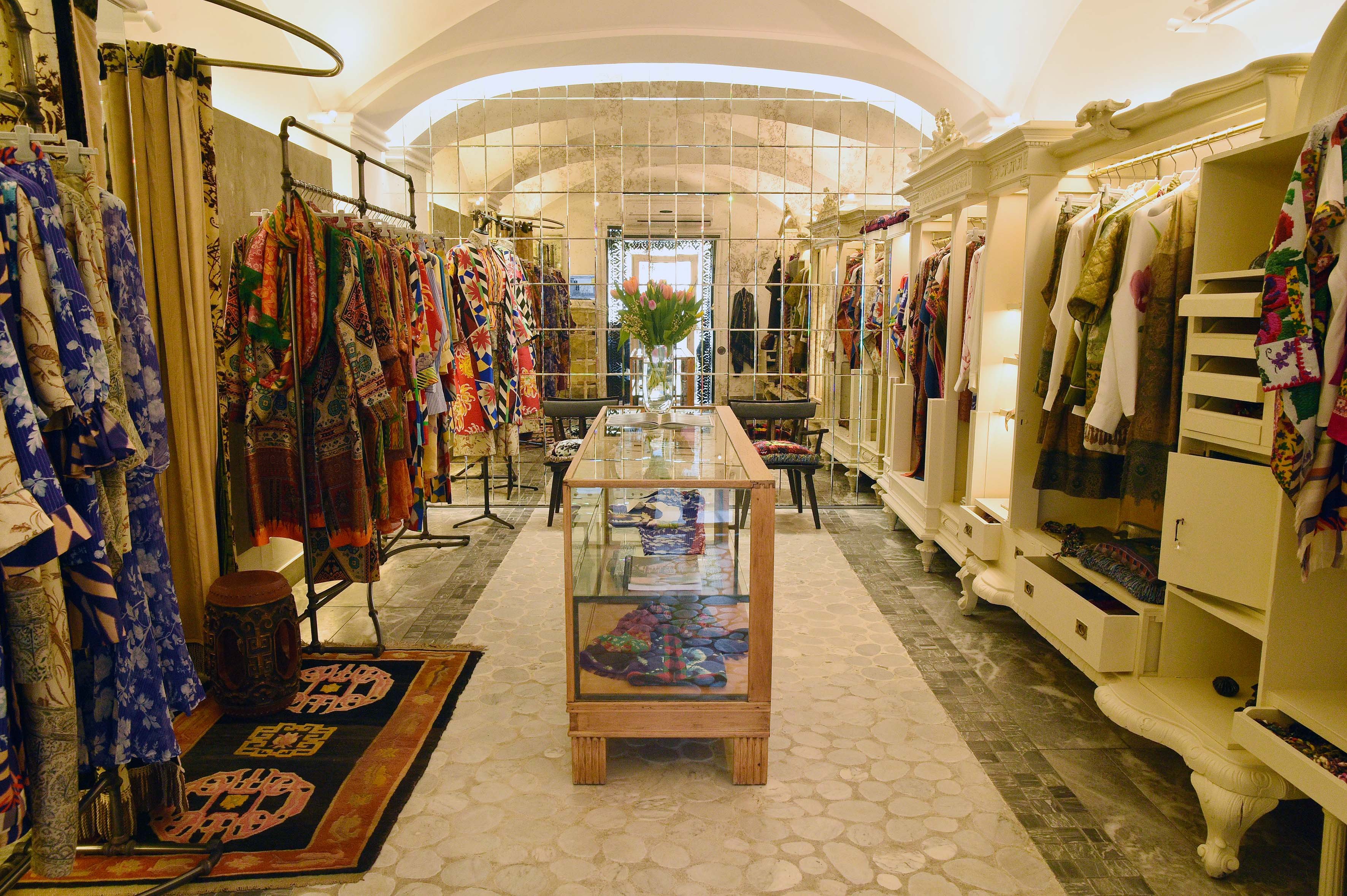 La moda torna a credere negli spazi retail innovativi o dal fascino retrò La moda torna a credere negli spazi retail innovativi o dal fascino retrò