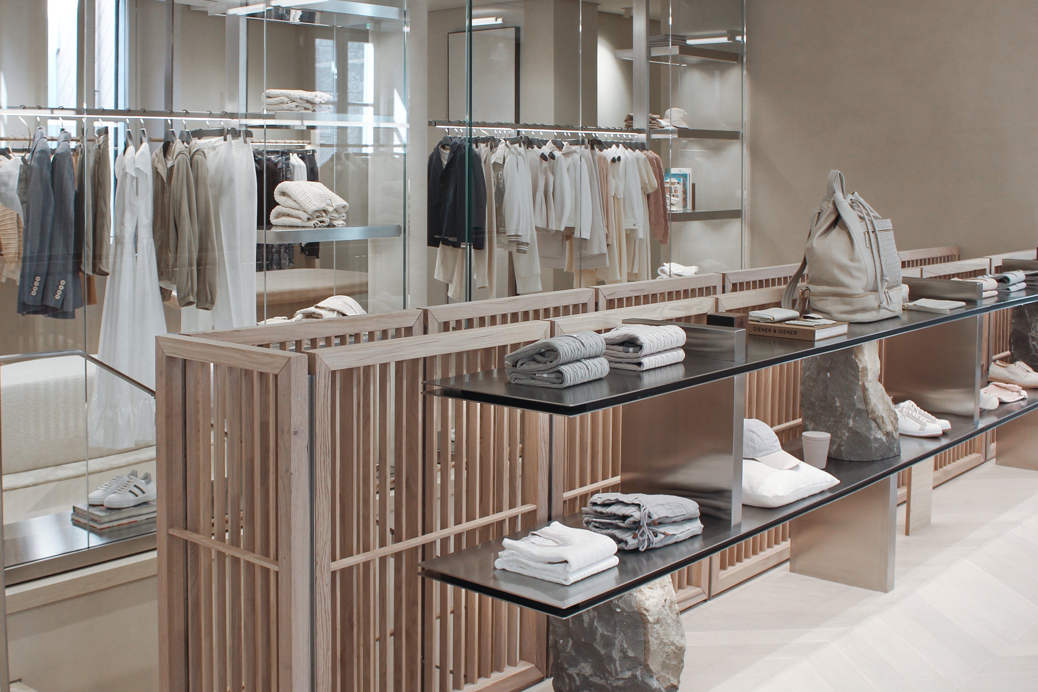 La moda torna a credere negli spazi retail innovativi o dal fascino retrò La moda torna a credere negli spazi retail innovativi o dal fascino retrò