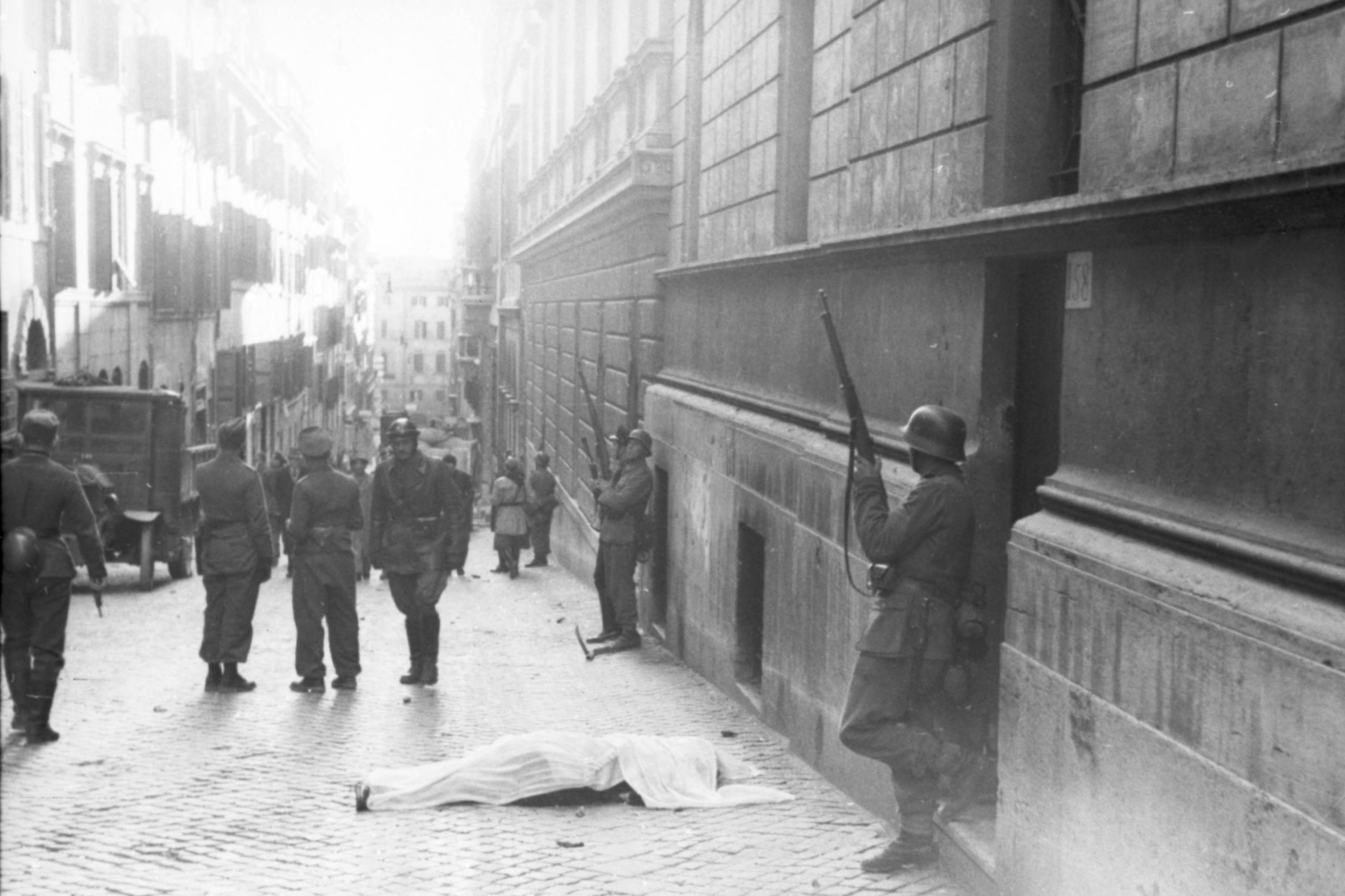 A via Rasella non morirono degli anziani suonatori, ma dei contadini A via Rasella non morirono degli anziani suonatori, ma dei contadini