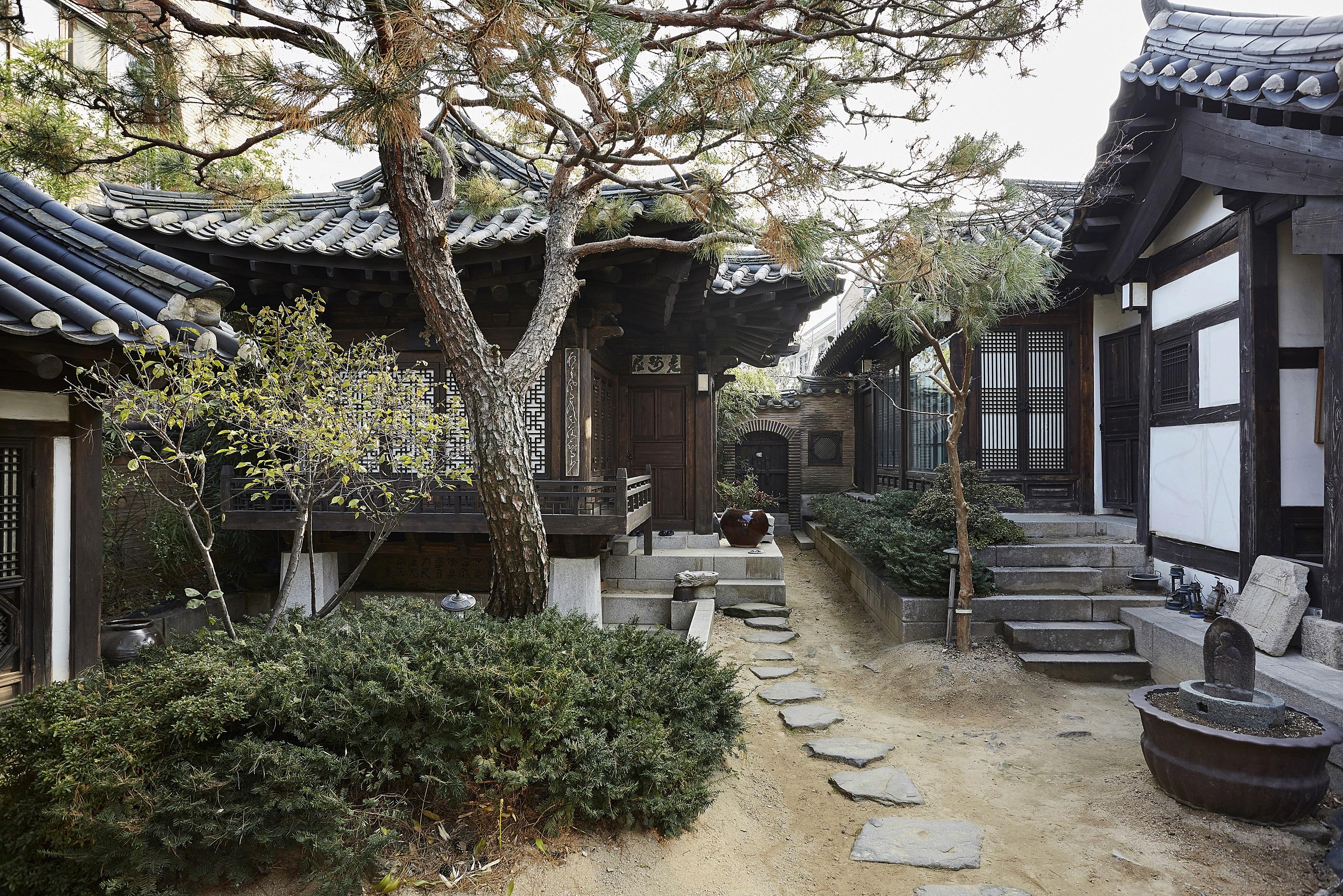 Tra storia e natura: a Seoul l’alloggio più desiderato è quello negli hanok Tra storia e natura: a Seoul l’alloggio più desiderato è quello negli hanok