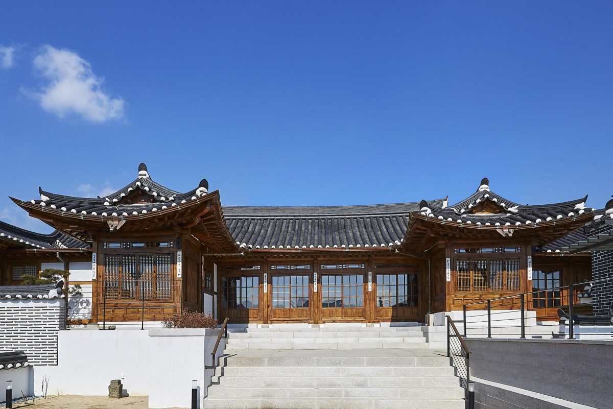 Tra storia e natura: a Seoul l’alloggio più desiderato è quello negli hanok Tra storia e natura: a Seoul l’alloggio più desiderato è quello negli hanok